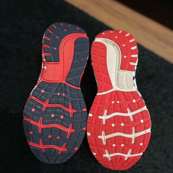 Brooks Women’s Trace 2 Patriotic Running Shoes (lightly worn) - Picture 7 of 9